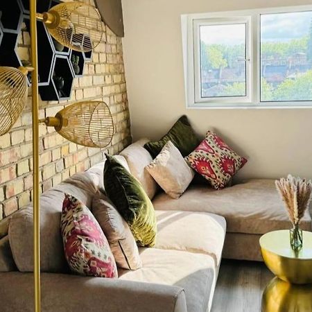 Stylish Two-Story London Retreat Apartment Exterior foto